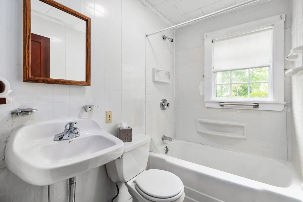 125 Whipple Road Kittery ME 03904-1316