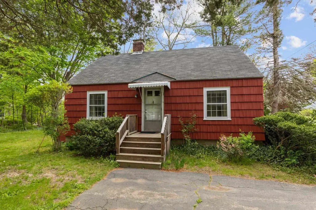 125 Whipple Road Kittery ME 03904-1316