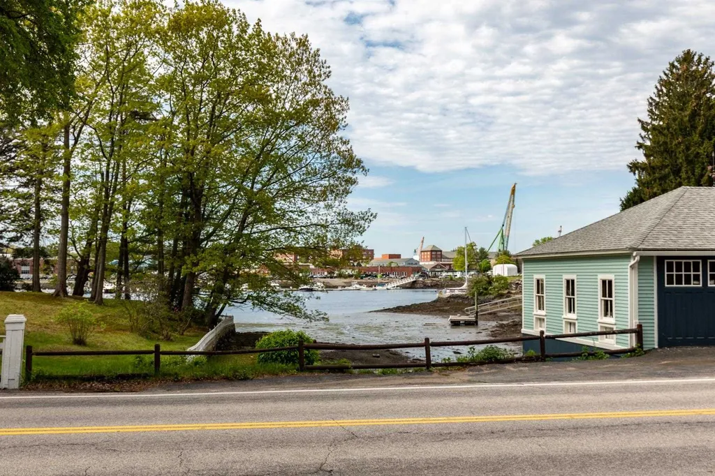 125 Whipple Road Kittery ME 03904-1316