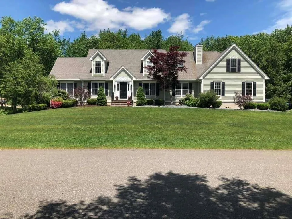 16 Flintlock Road Salem NH 03079