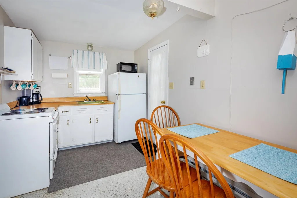 15 Nudd Avenue Hampton NH 03842