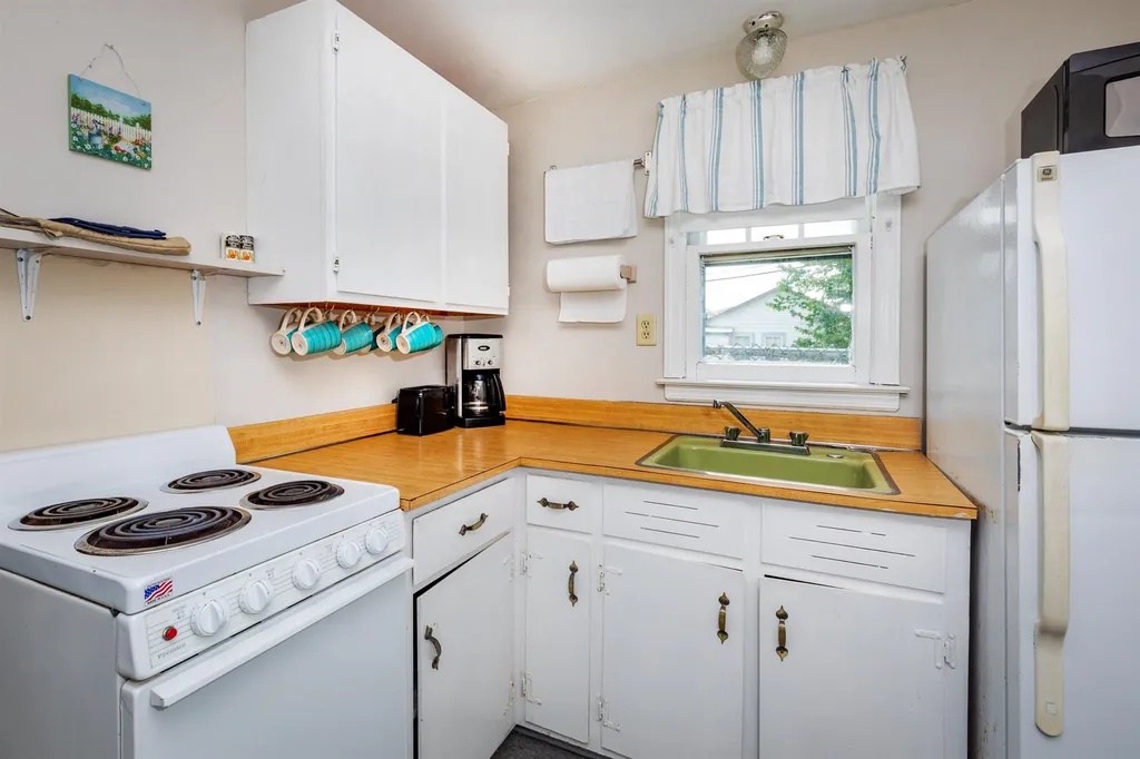 15 Nudd Avenue Hampton NH 03842
