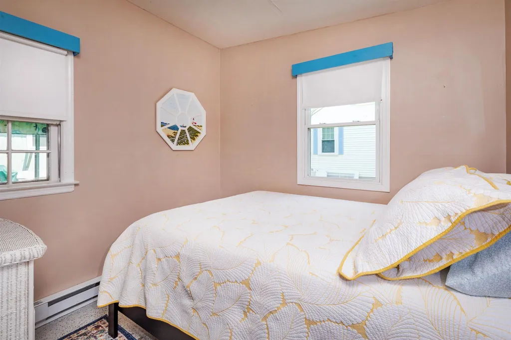 15 Nudd Avenue Hampton NH 03842