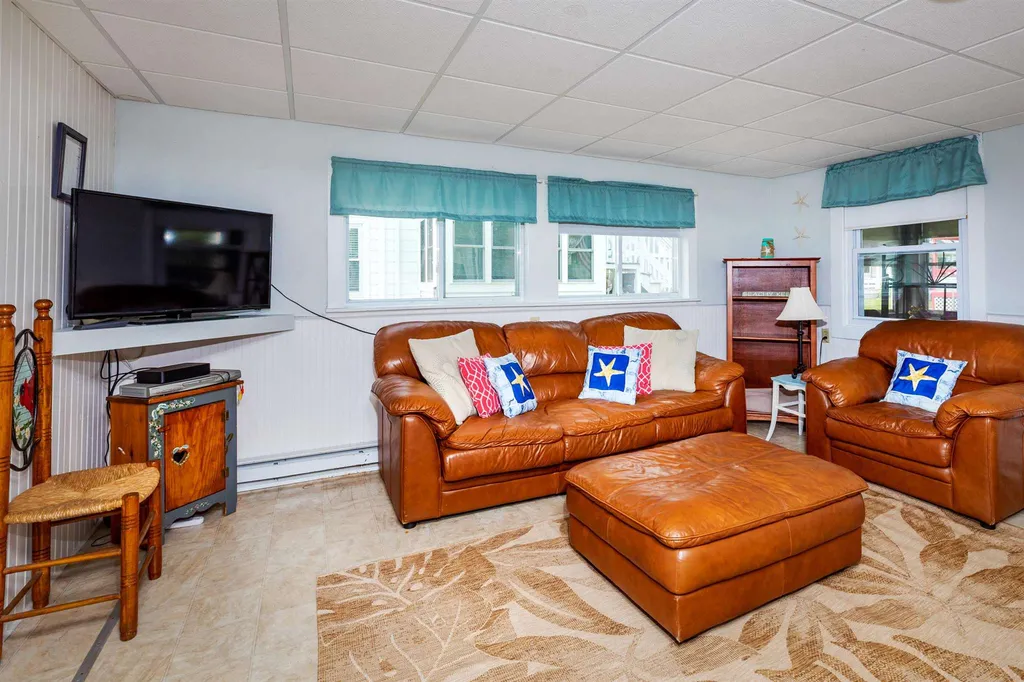 15 Nudd Avenue Hampton NH 03842