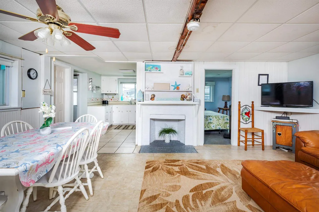 15 Nudd Avenue Hampton NH 03842