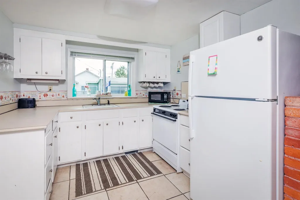15 Nudd Avenue Hampton NH 03842