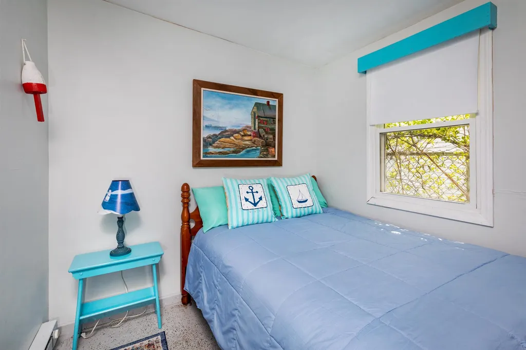 15 Nudd Avenue Hampton NH 03842