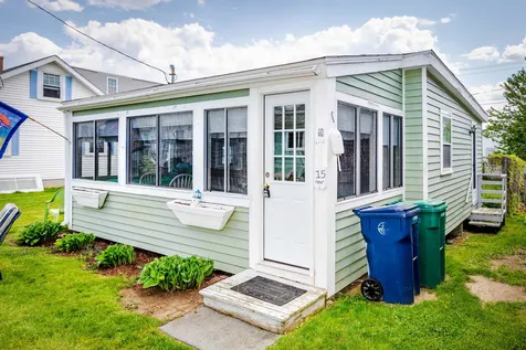 15 Nudd Avenue Hampton NH 03842
