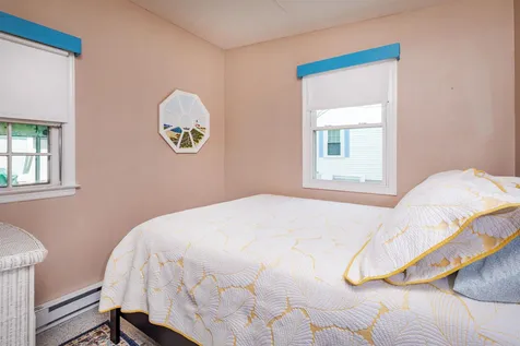15 Nudd Avenue Hampton NH 03842