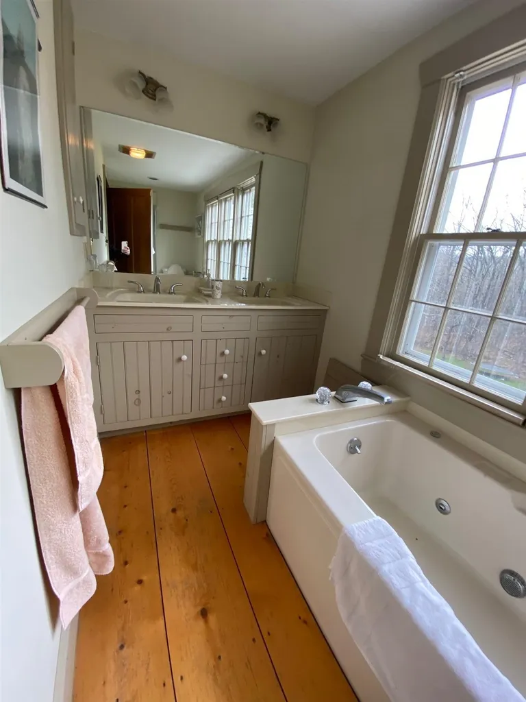 445 Middletown Road Londonderry VT 05148