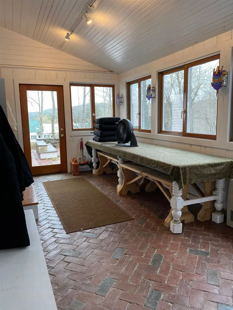 445 Middletown Road Londonderry VT 05148