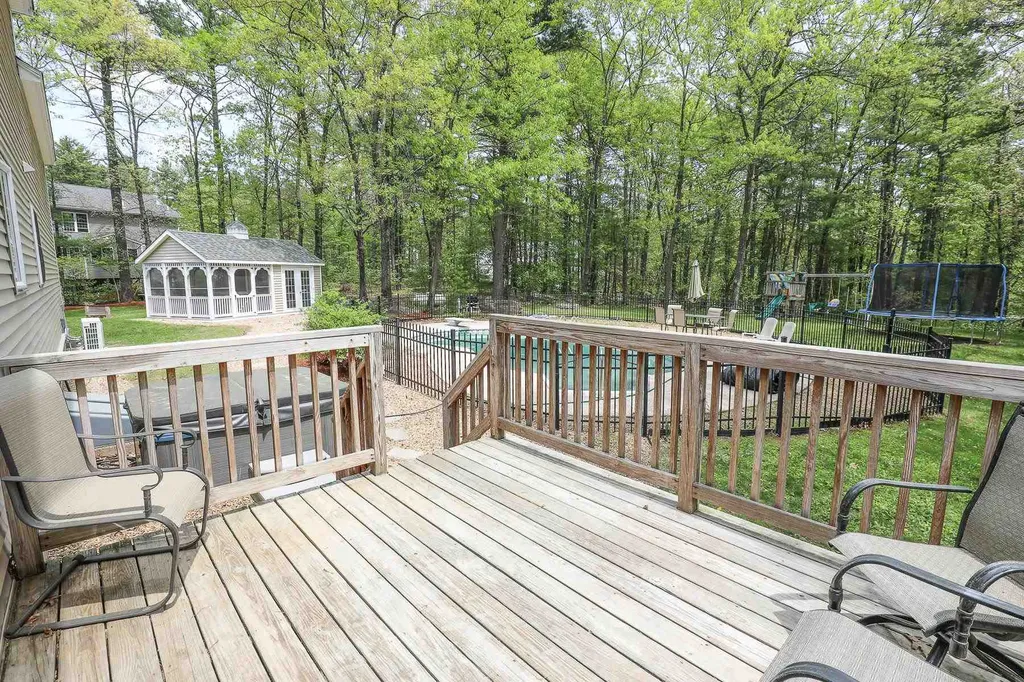 146 Fordway Extension Derry NH 03038