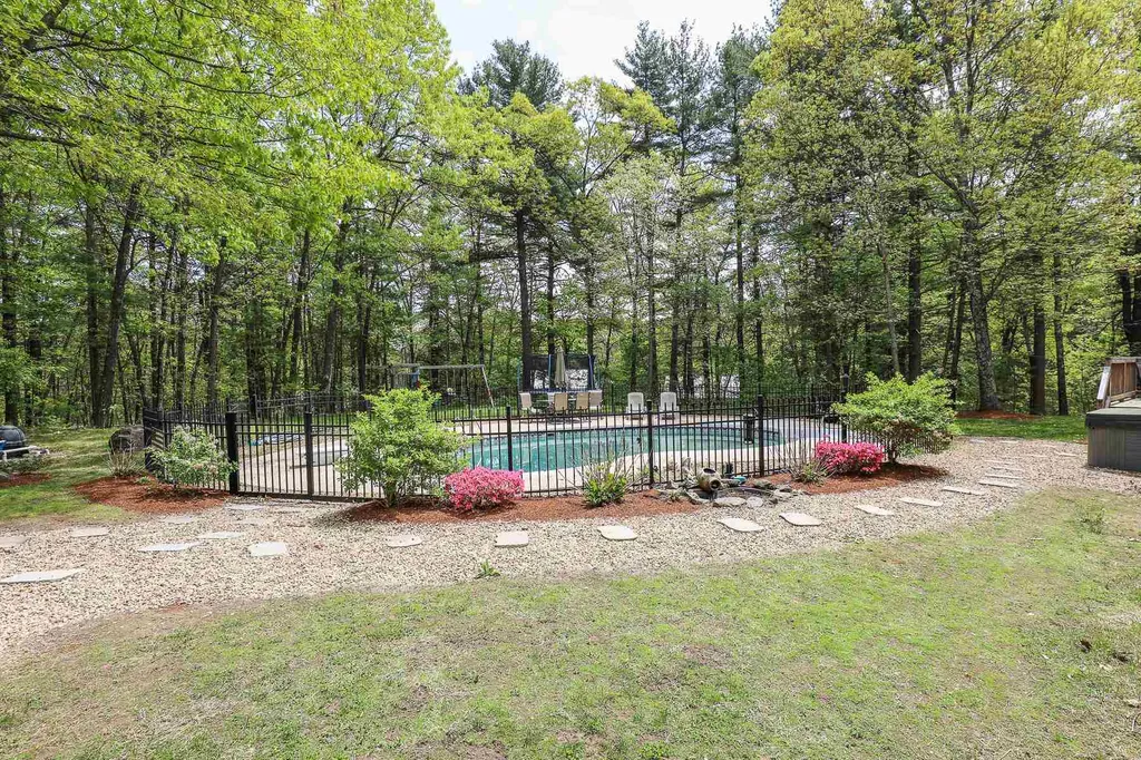 146 Fordway Extension Derry NH 03038