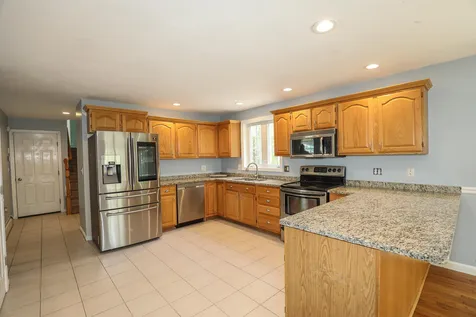 146 Fordway Extension Derry NH 03038