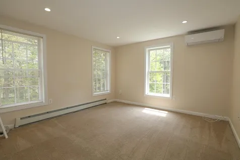 146 Fordway Extension Derry NH 03038