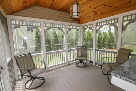 146 Fordway Extension Derry NH 03038