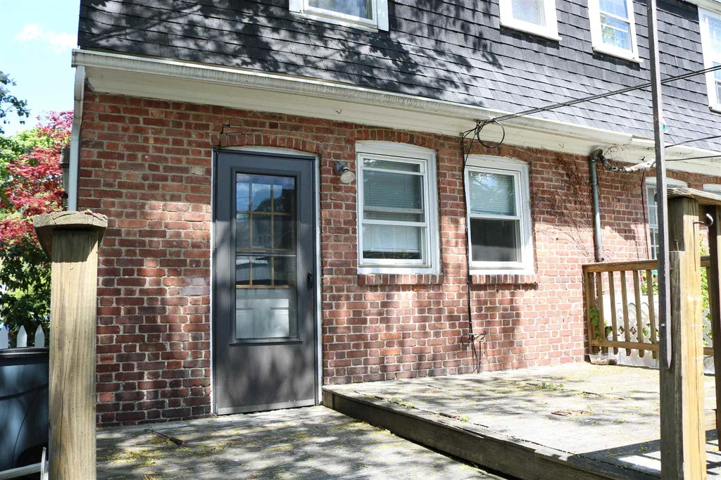 31 Saratoga Way Portsmouth NH 03801