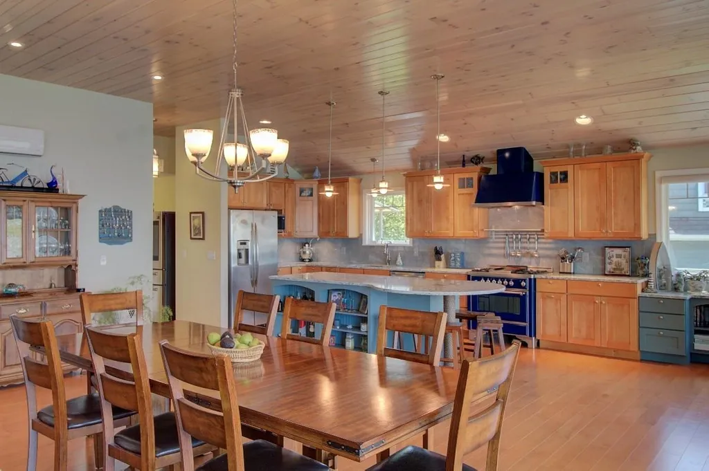 337 Us Route 2 Grand Isle VT 05458