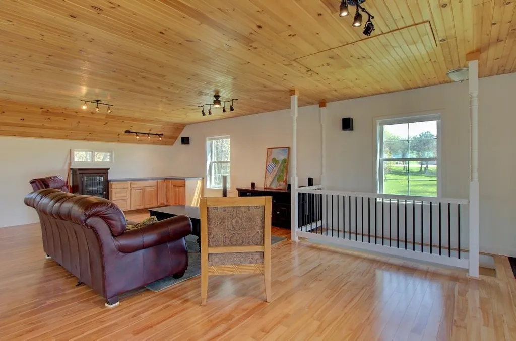 337 Us Route 2 Grand Isle VT 05458