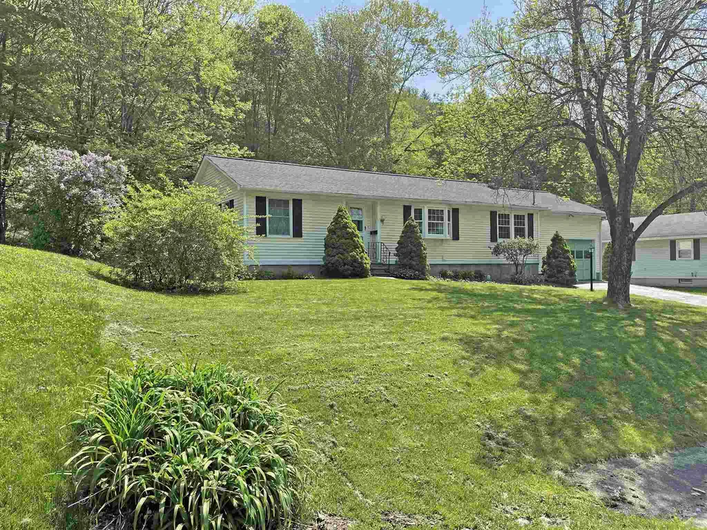 8 Pasture Lane Lebanon NH 03784