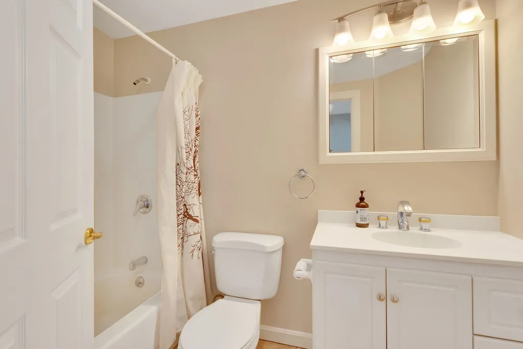 32 Bay Road Colchester VT 05446