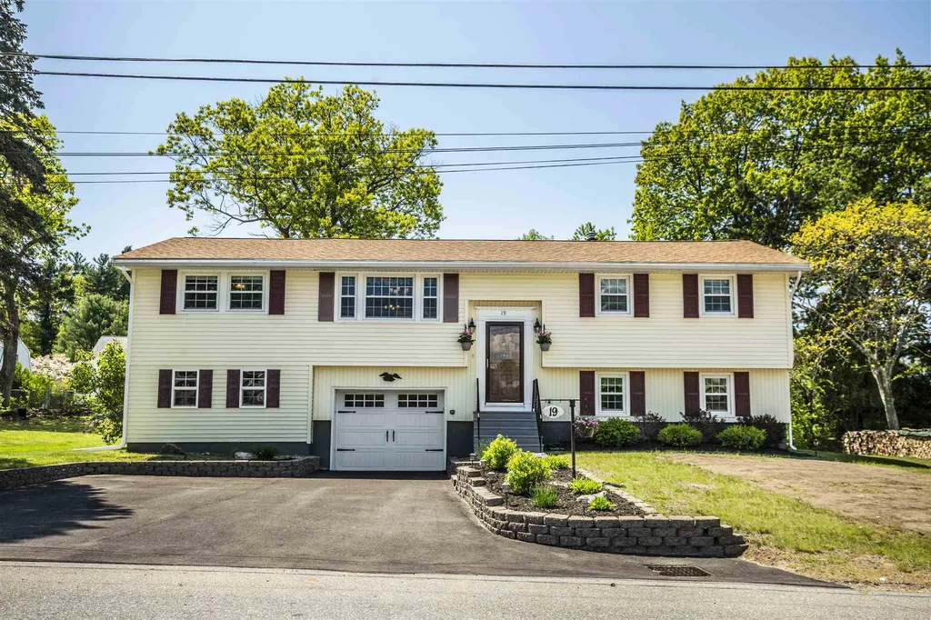 19 Hickory Lane Salem NH 03079