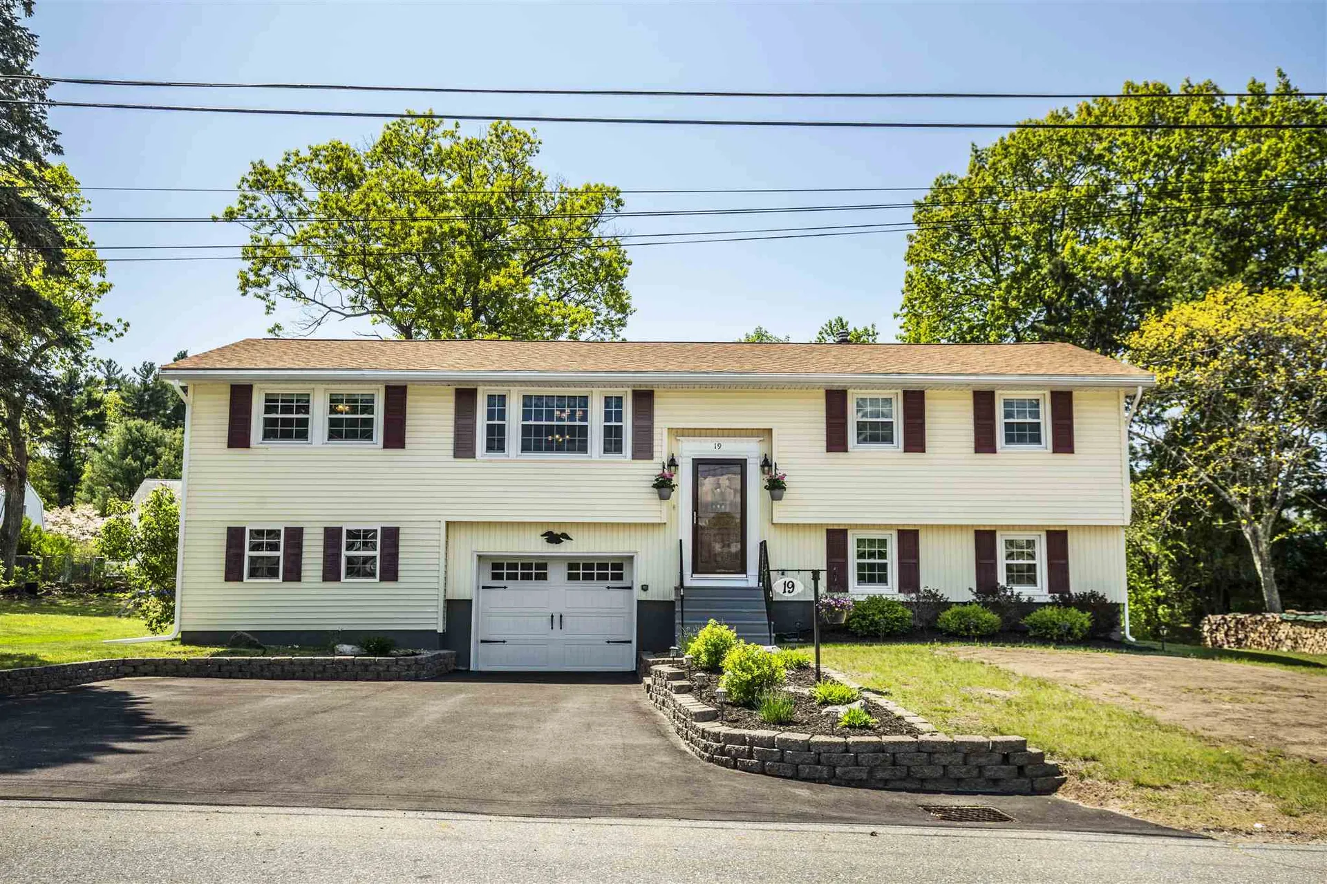 19 Hickory Lane Salem NH 03079