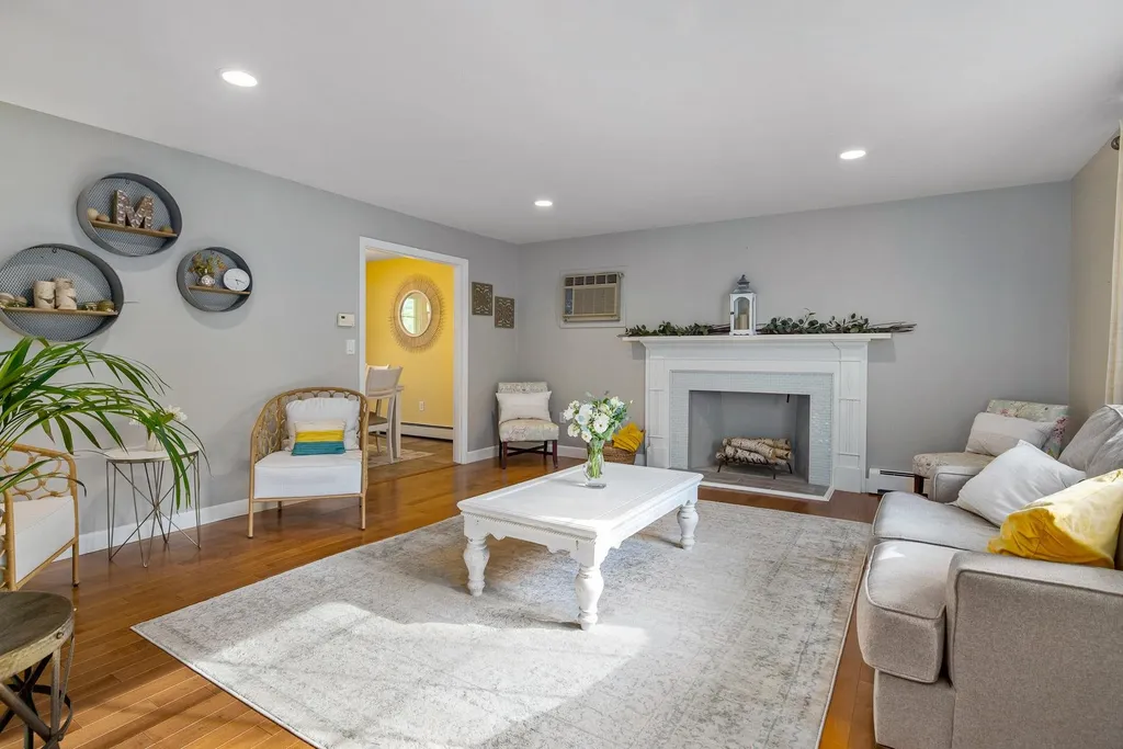 12 Harding Road Portsmouth NH 03801