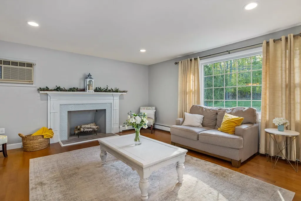 12 Harding Road Portsmouth NH 03801