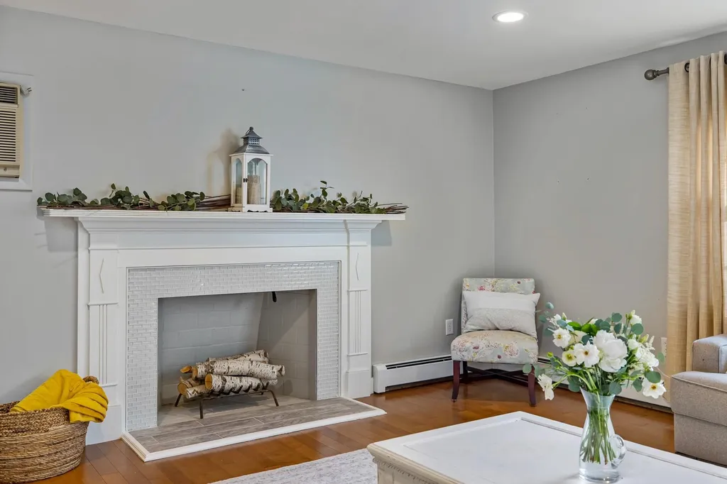 12 Harding Road Portsmouth NH 03801