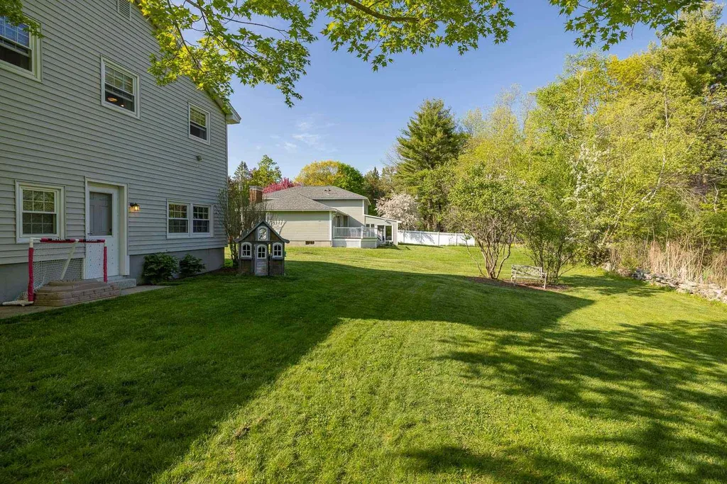 12 Harding Road Portsmouth NH 03801