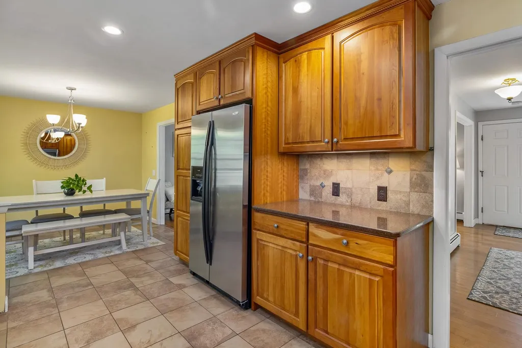 12 Harding Road Portsmouth NH 03801