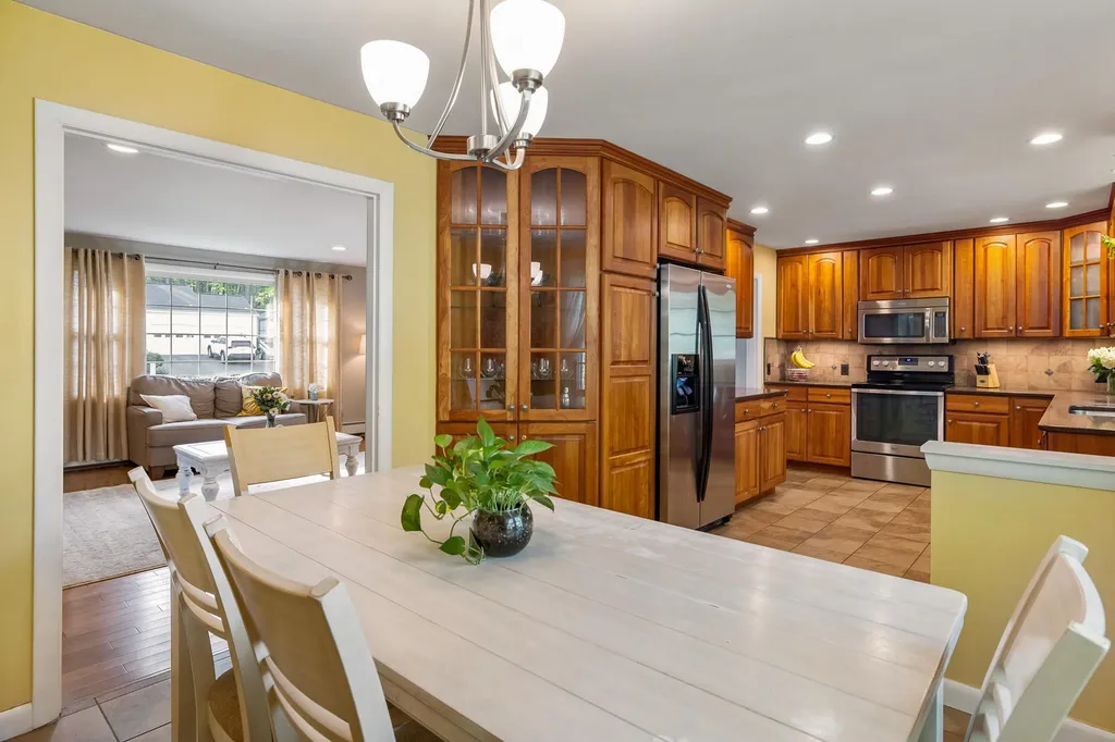 12 Harding Road Portsmouth NH 03801