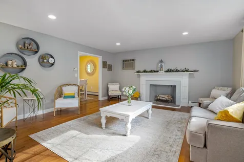 12 Harding Road Portsmouth NH 03801
