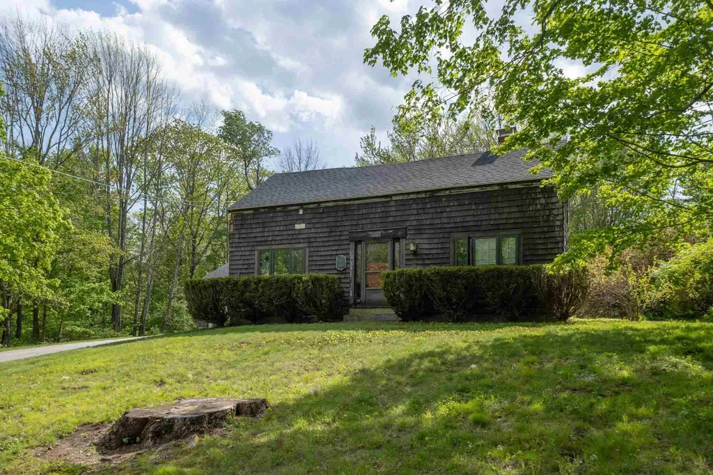 412 3rd Range Road Pembroke NH 03275
