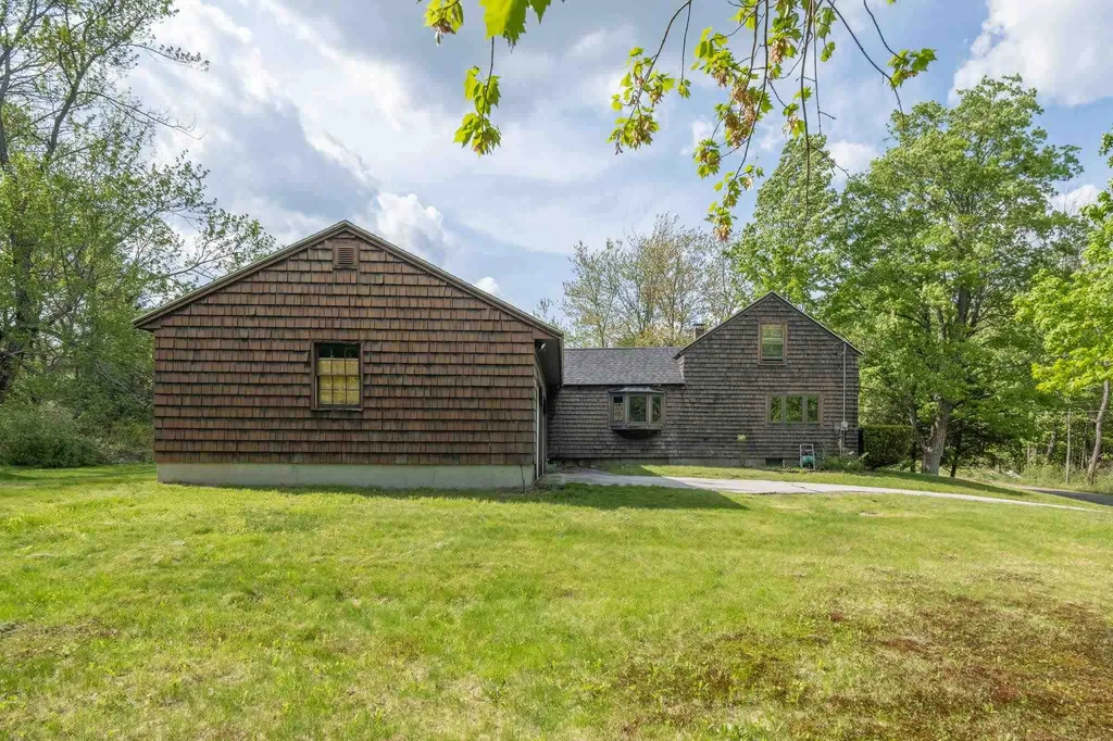 412 3rd Range Road Pembroke NH 03275