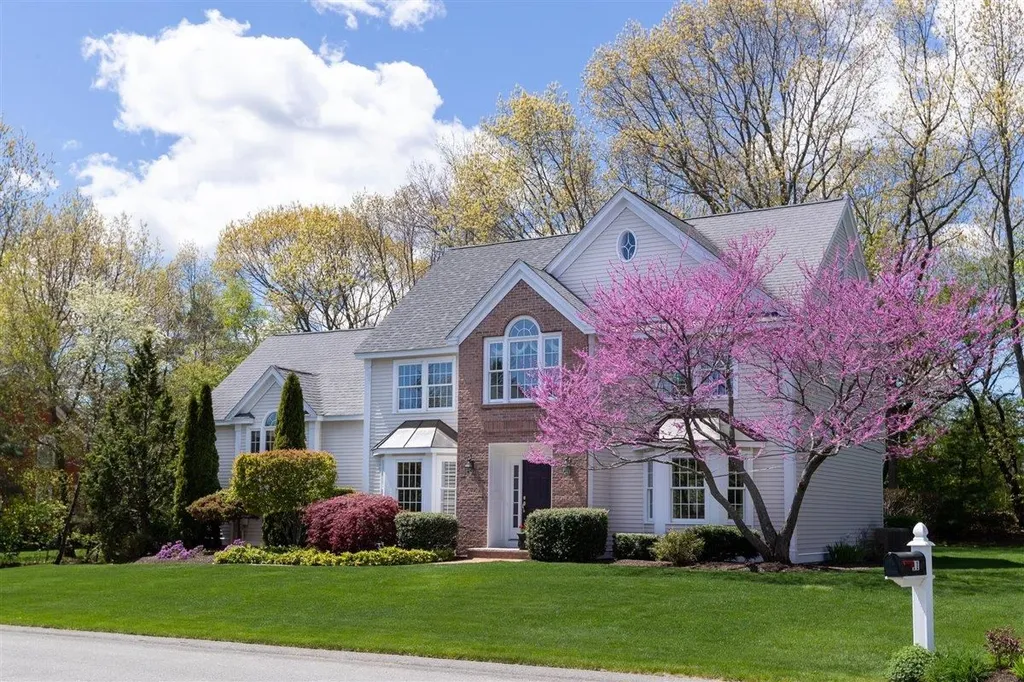 10 Playhouse Circle Hampton NH 03842