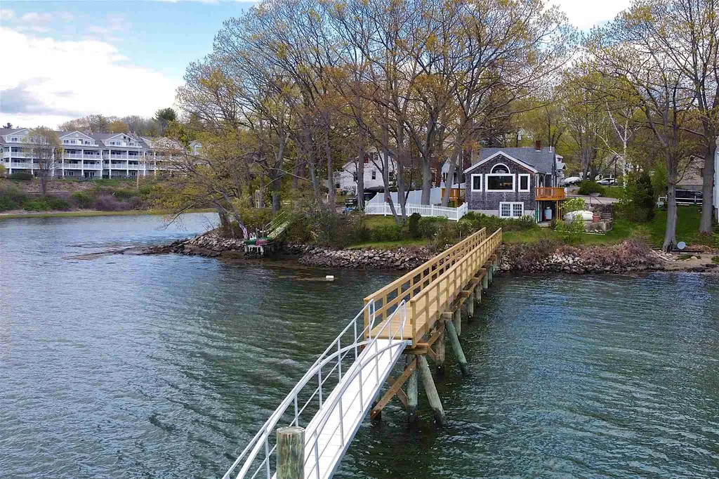 32 Mendum Avenue Kittery ME 03904