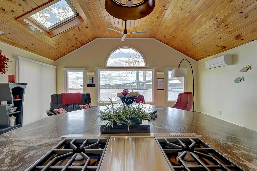32 Mendum Avenue Kittery ME 03904