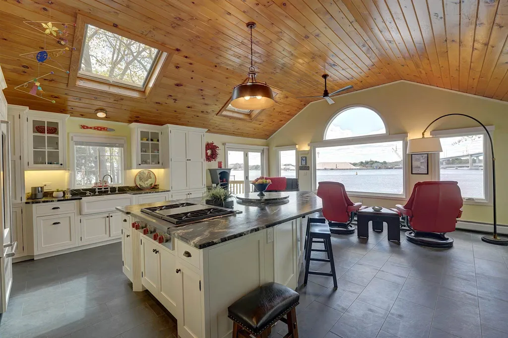 32 Mendum Avenue Kittery ME 03904