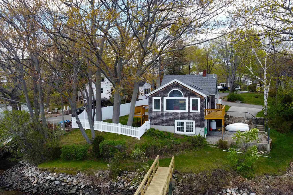 32 Mendum Avenue Kittery ME 03904