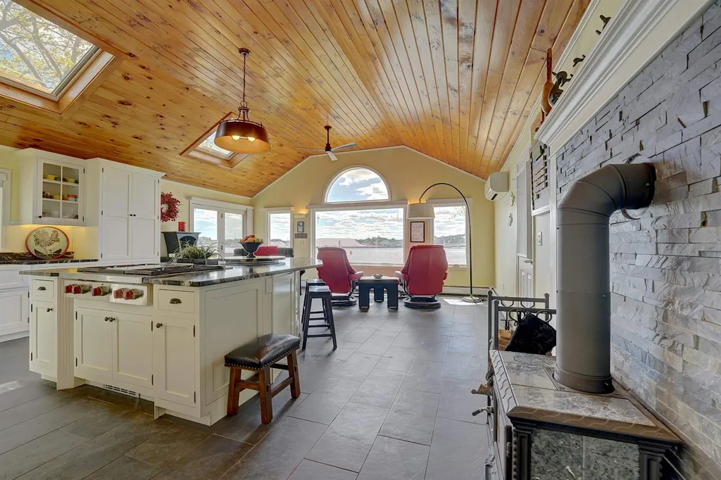32 Mendum Avenue Kittery ME 03904
