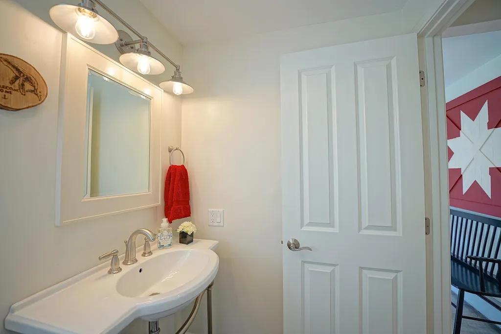 32 Mendum Avenue Kittery ME 03904
