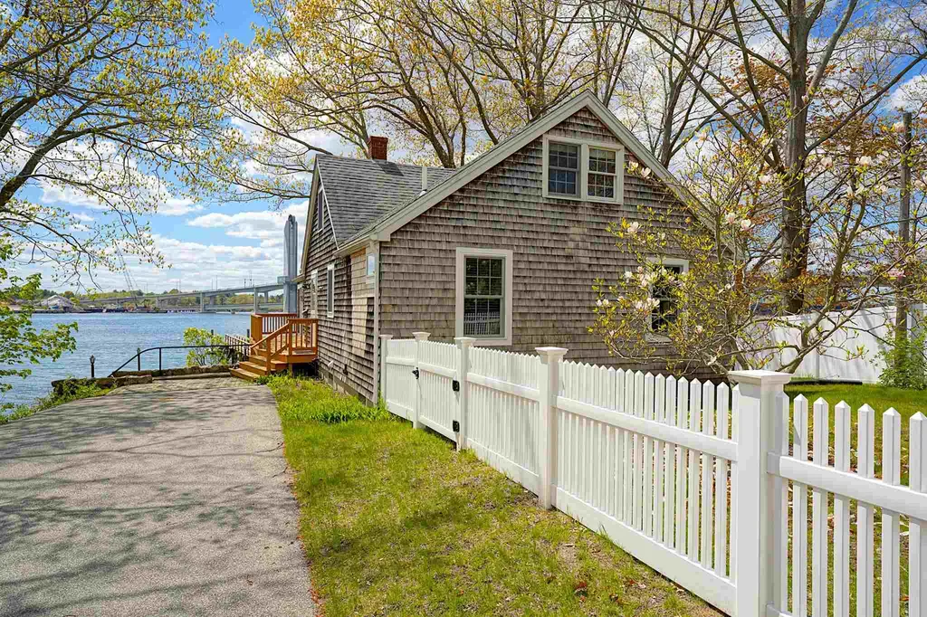 32 Mendum Avenue Kittery ME 03904