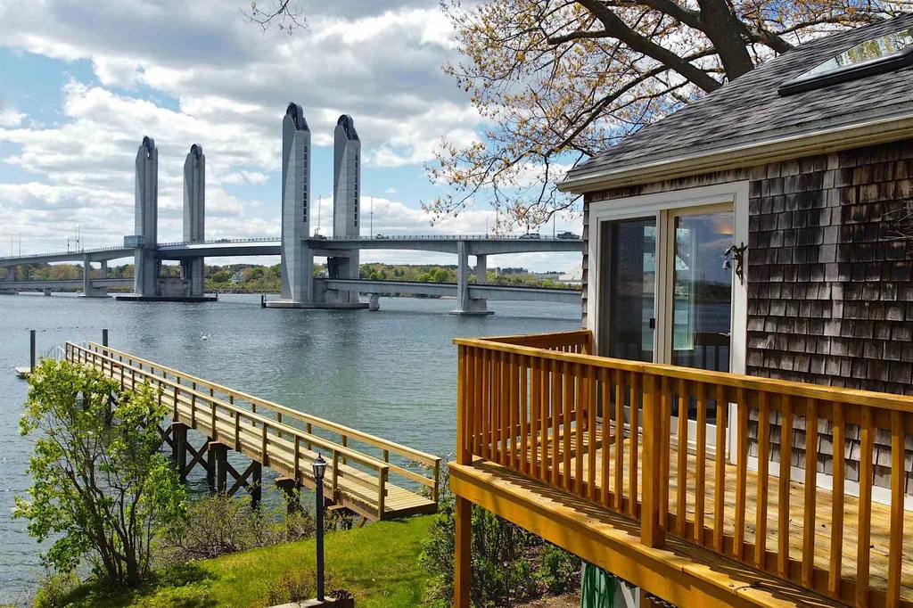 32 Mendum Avenue Kittery ME 03904