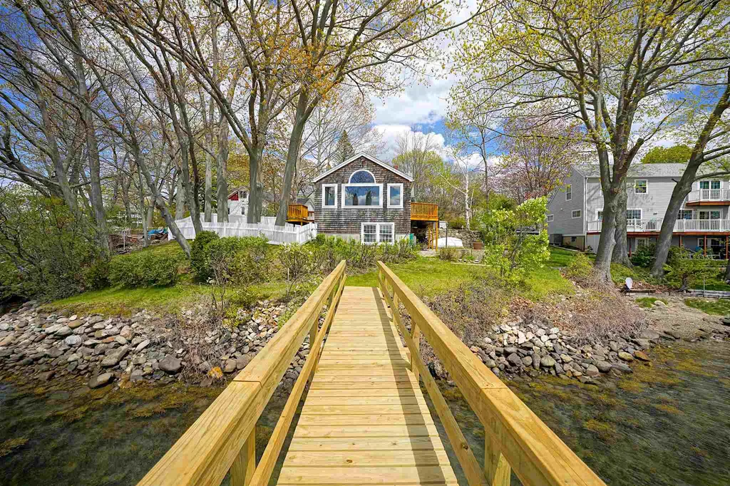32 Mendum Avenue Kittery ME 03904