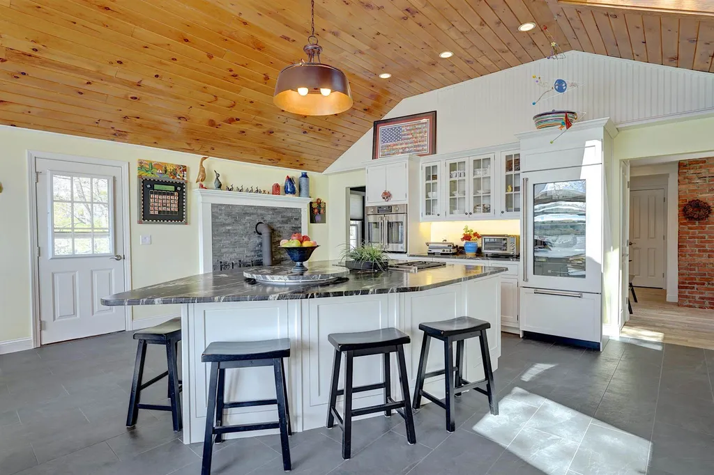 32 Mendum Avenue Kittery ME 03904