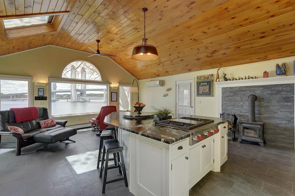 32 Mendum Avenue Kittery ME 03904