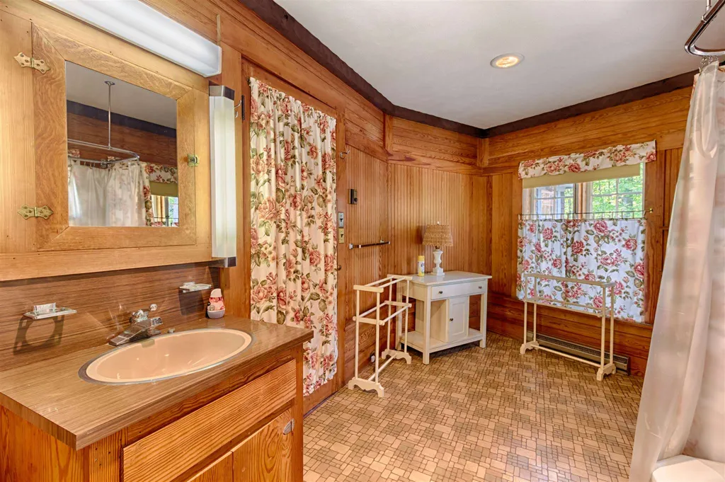 48 Canaan Road Tuftonboro NH 03816