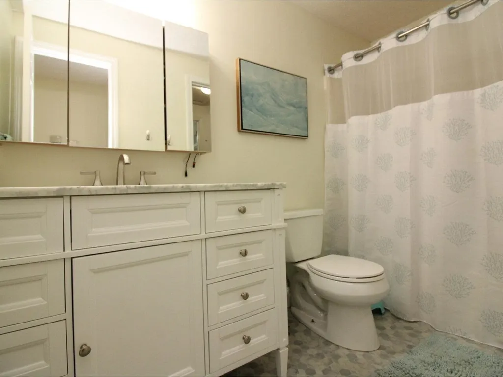 7 Thomas Lane Essex VT 05452